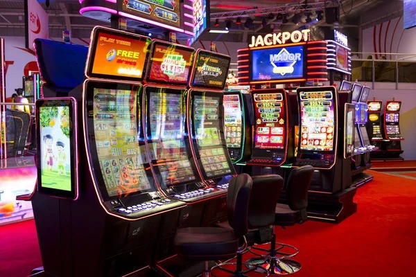 Live dealer at Reactoonz table on javaslot88, showing card layout and betting zones